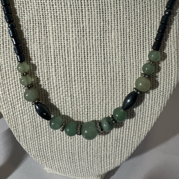 Hematite Magnetic Necklace with Green Aventurine Beads. (D-I) - Picture 3 of 4